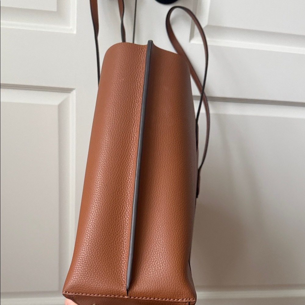 Tory Burch Tan Leather Perry Tote - Picture 5 of 11